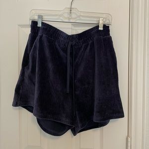 Velvety, navy blue shorts from & Other Stories (M)